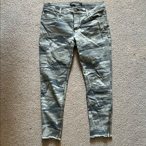 Express Green Skinny Jeans with Stylish Camouflage Design Size 6S